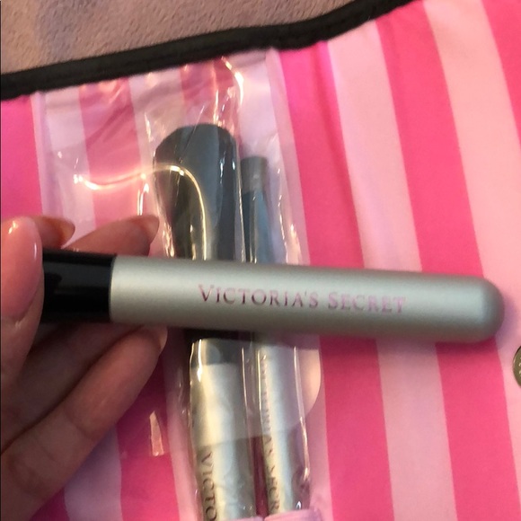 VS Makeup Brush Set - Picture 3 of 6